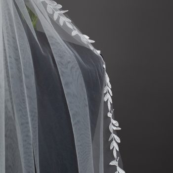 Delicate leaf edge veil detail on shoulder